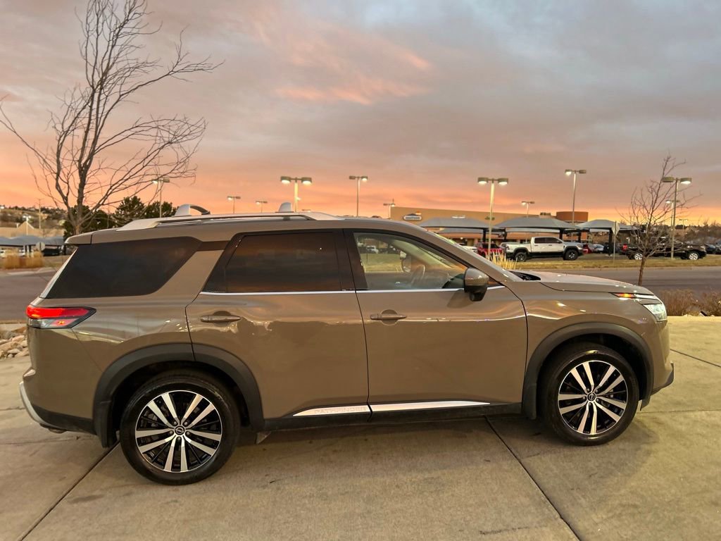 Used 2023 Nissan Pathfinder Platinum image 10