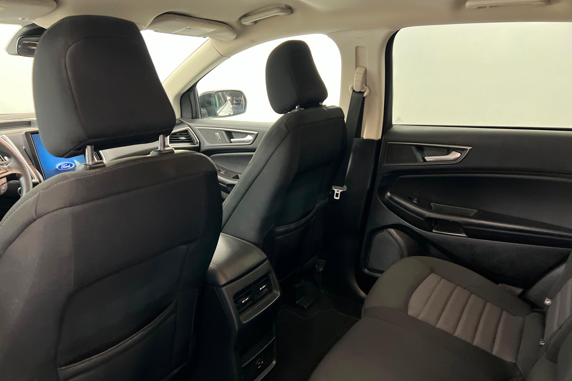 Used 2022 Ford Edge SE w/ Black Appearance Package image 19