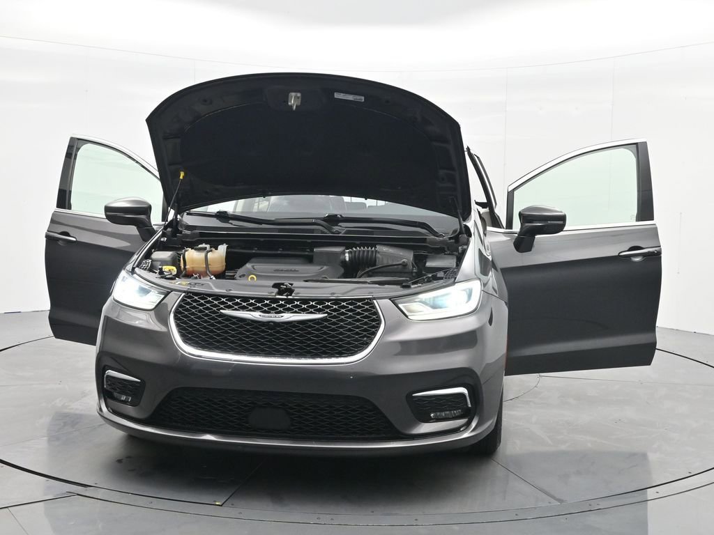 Used 2022 Chrysler Pacifica Touring-L image 38