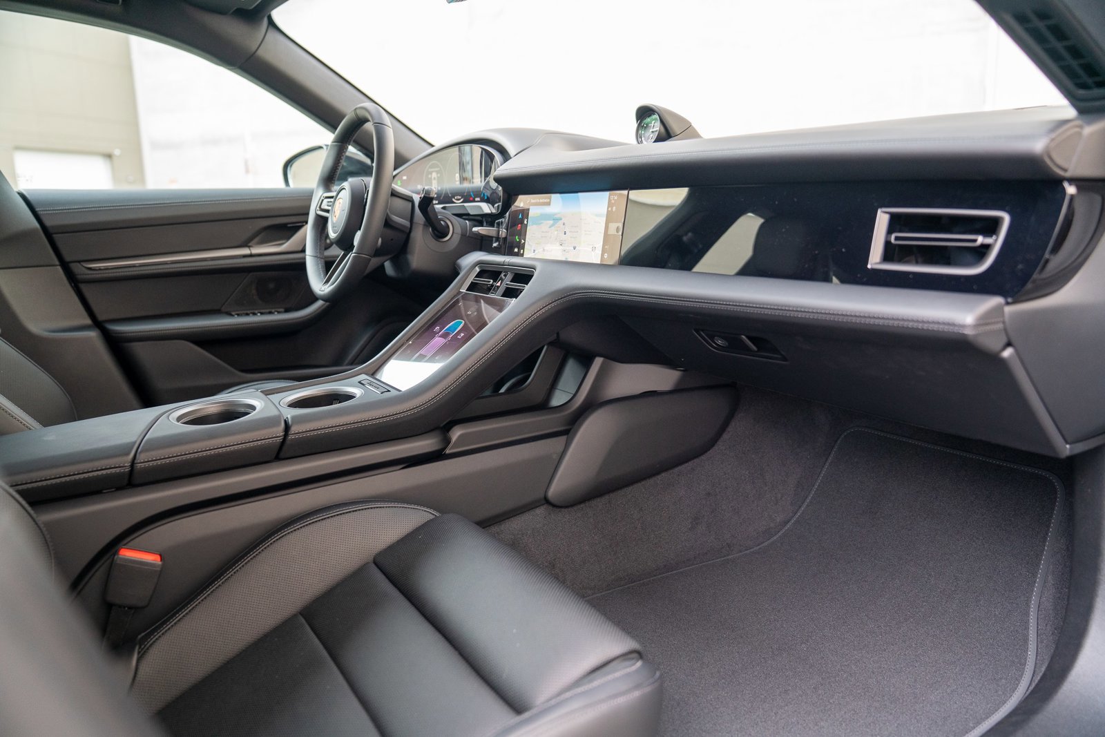 Certified 2025 Porsche Taycan AWD/4WD image 22