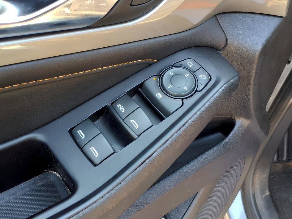 Used 2020 Chevrolet Traverse LT FWD image 17