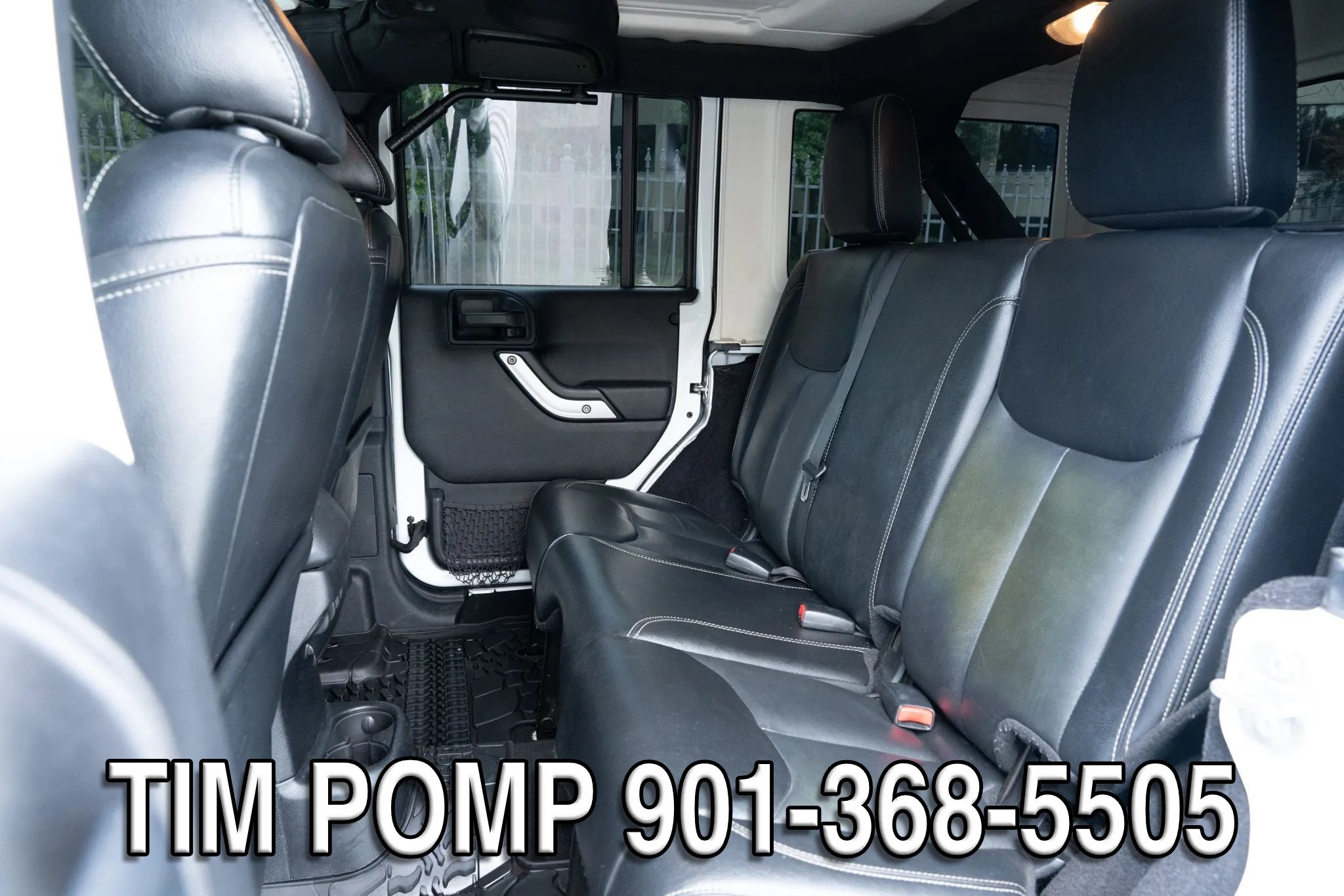 Used 2016 Jeep Wrangler Unlimited Rubicon w/ Connectivity Group AWD/4WD image 13