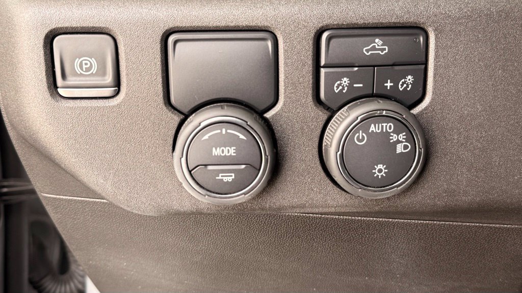 Used 2025 Chevrolet Silverado 1500 LT RWD image 32
