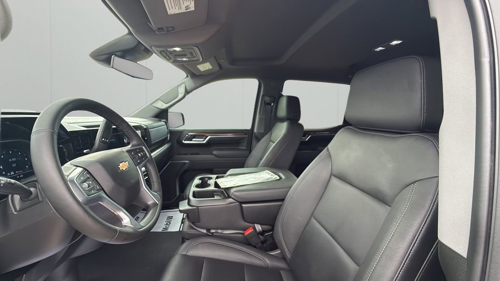 Used 2025 Chevrolet Silverado 1500 LT w/ Leather Package AWD/4WD image 32
