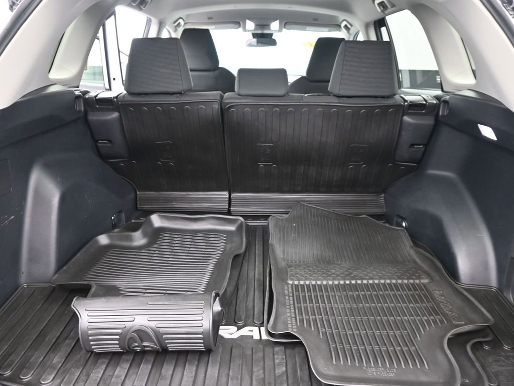 Used 2024 Toyota RAV4 LE image 9