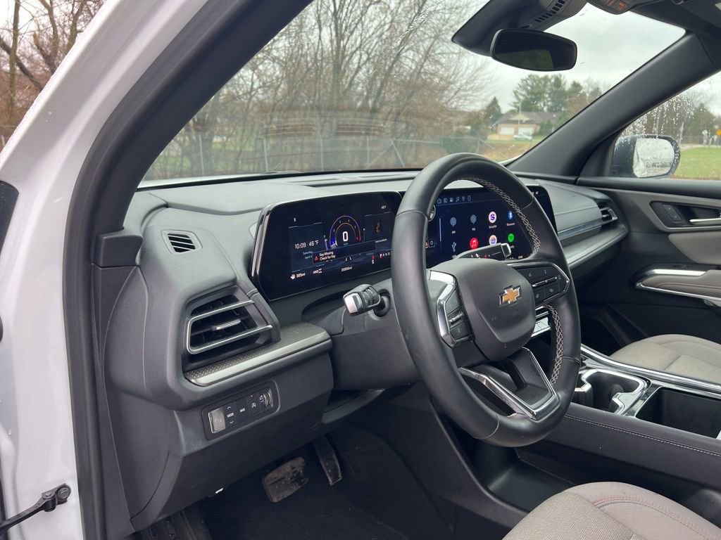 Certified 2025 Chevrolet Traverse LT image 11