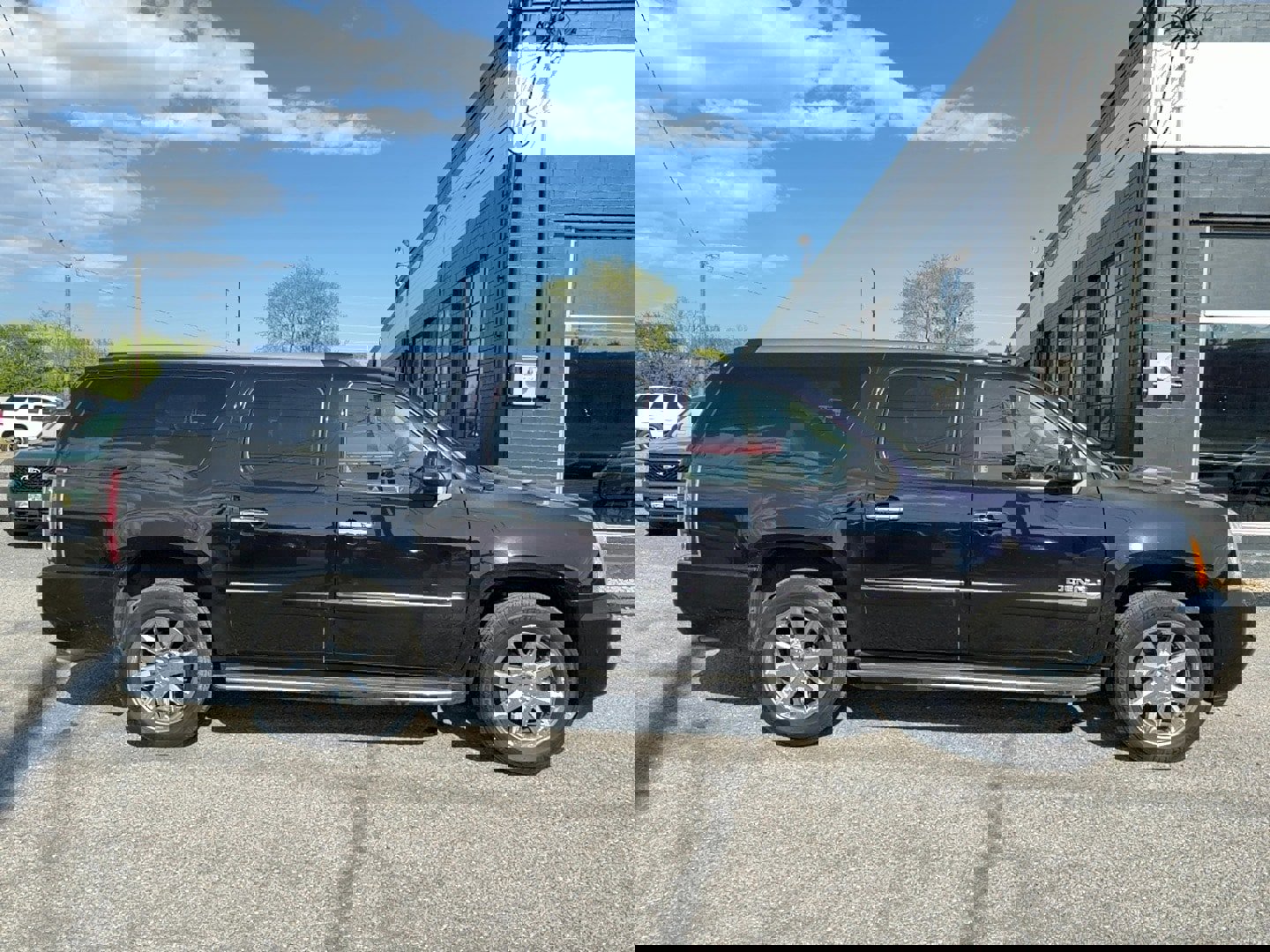 Used 2014 GMC Yukon XL Denali image 6