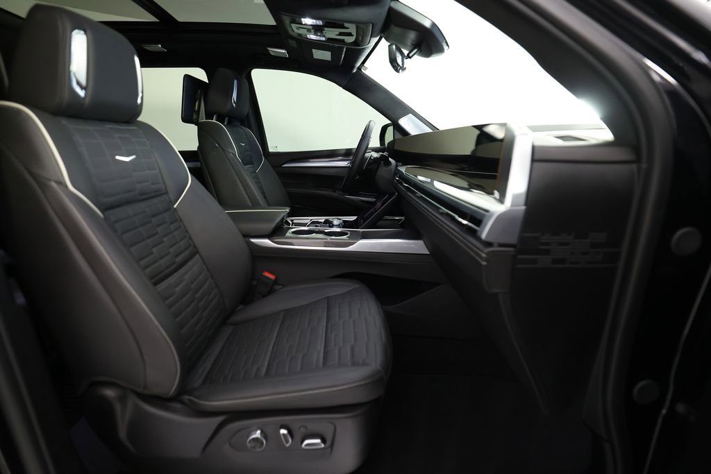 Used 2025 Cadillac Escalade V image 9