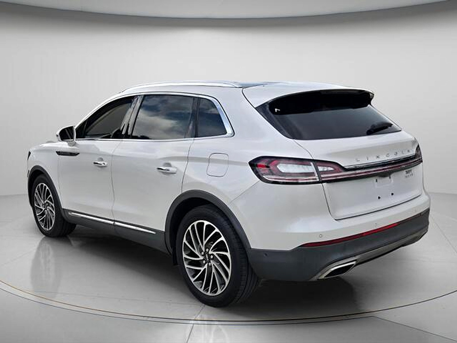 Used 2019 Lincoln Nautilus Reserve FWD image 8