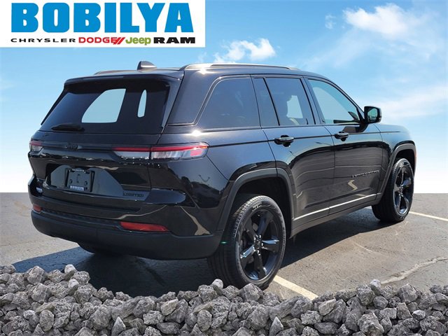 Used 2024 Jeep Grand Cherokee Limited w/ Black Appearance Package image 3