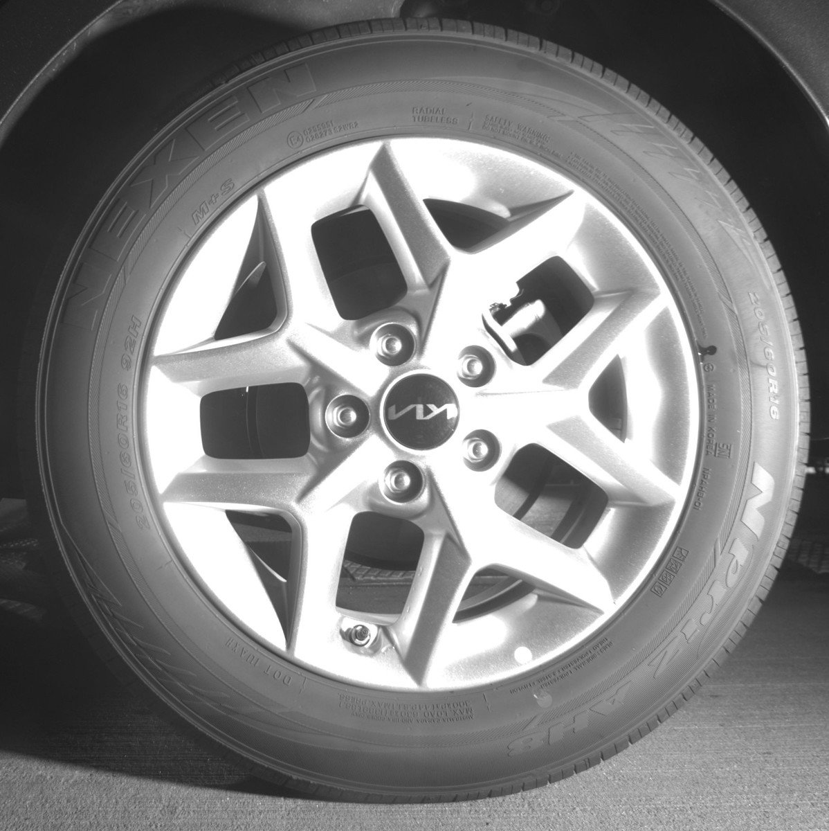 Used 2025 Kia Soul LX w/ LX Technology Package FWD image 14