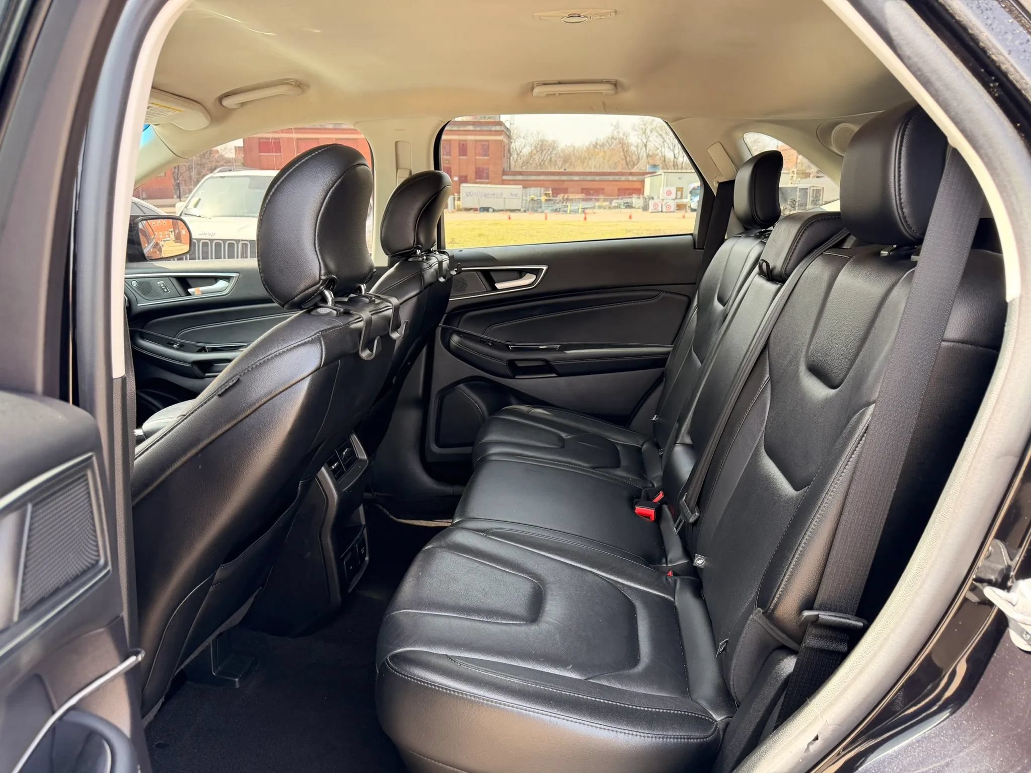 Used 2019 Ford Edge Titanium AWD/4WD image 16