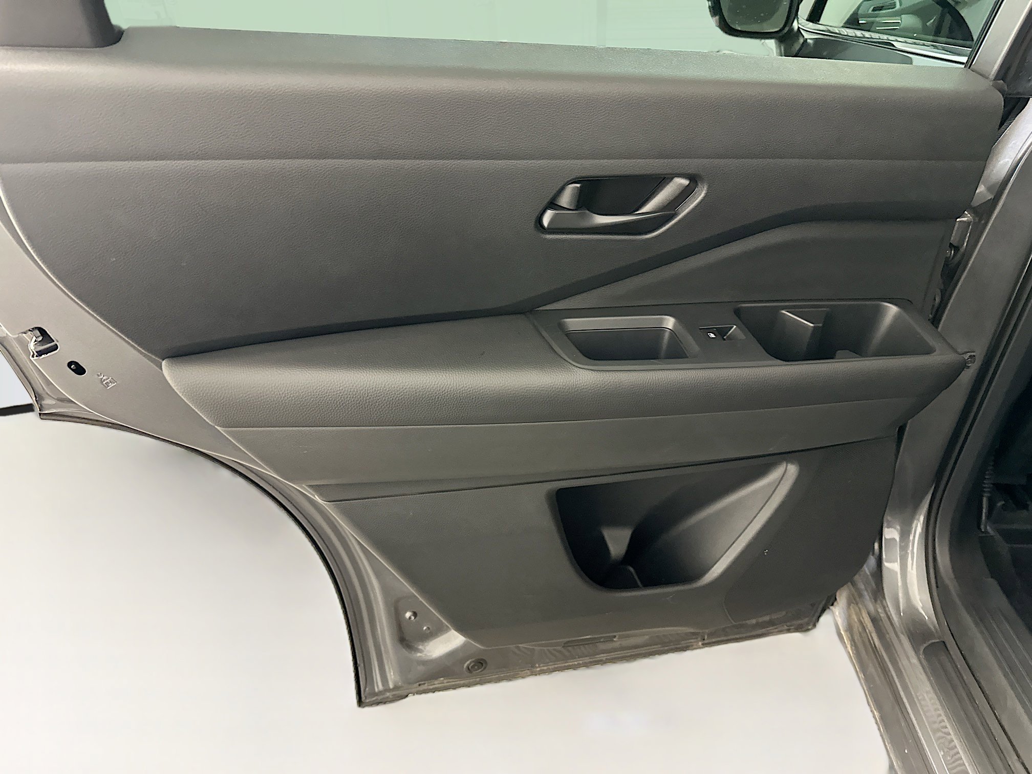 Used 2025 Nissan Pathfinder SV image 26