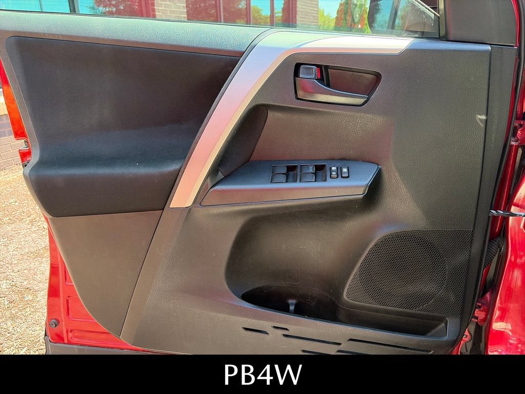 Used 2016 Toyota RAV4 LE FWD image 24