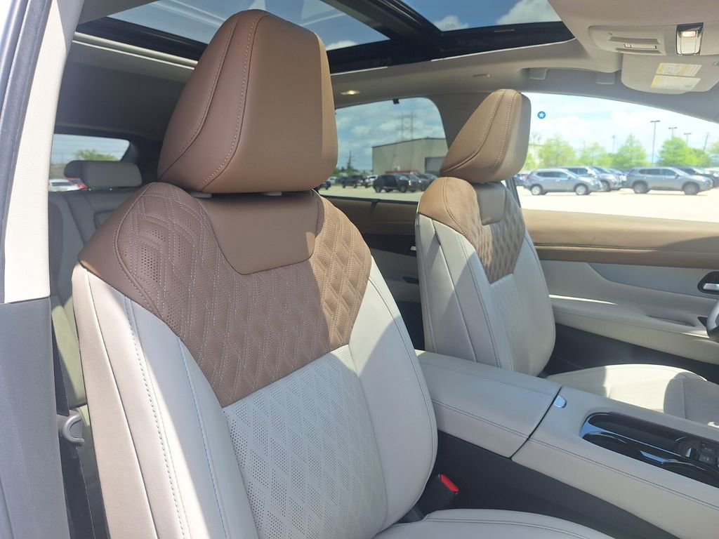 Used 2025 Nissan Murano Platinum w/ Cargo Package image 30