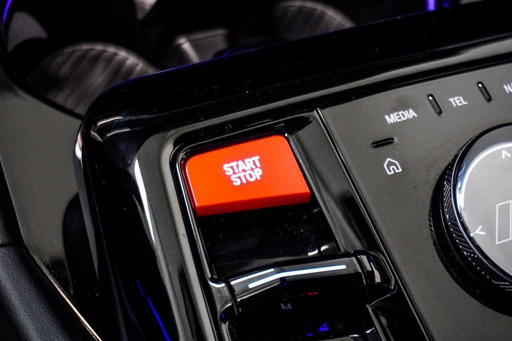 Used 2025 BMW M5 w/ Carbon Package image 42