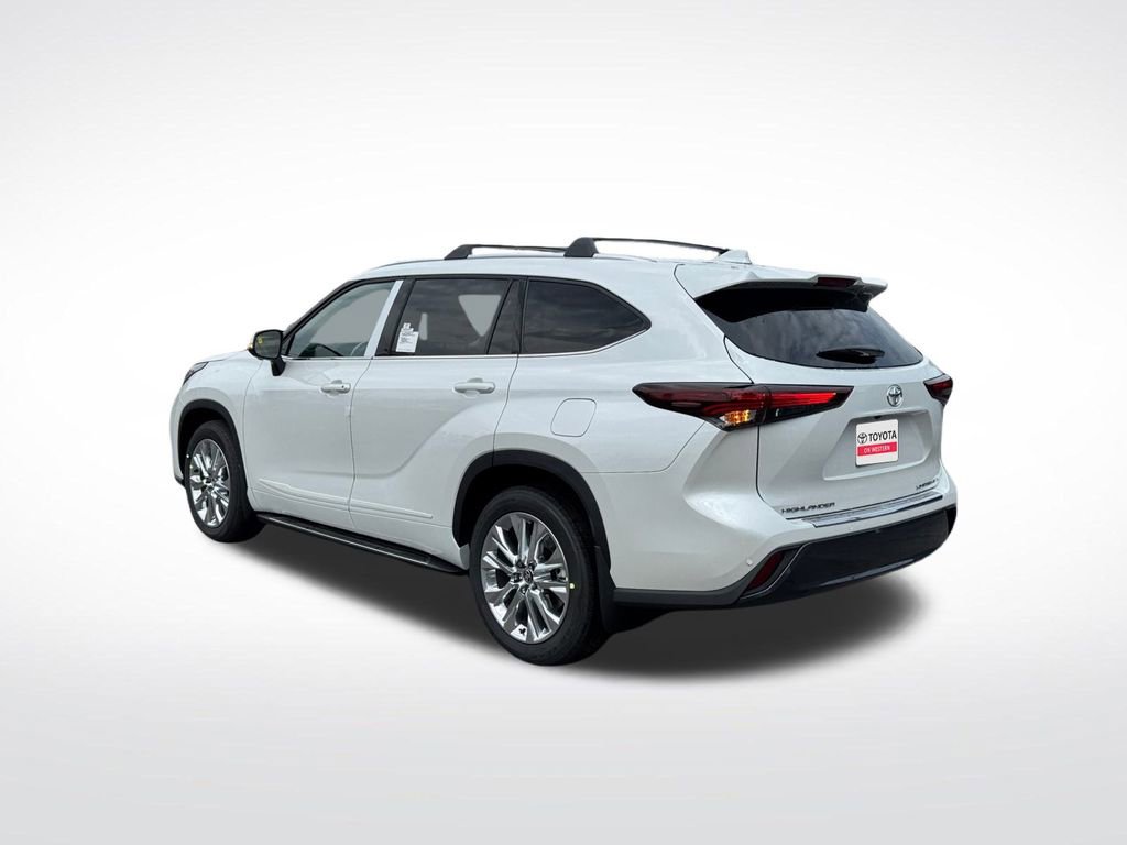 New 2025 Toyota Highlander Limited image 3
