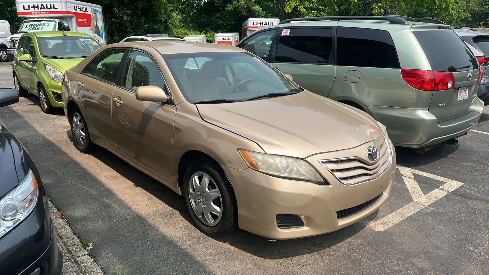 Used 2010 Toyota Camry LE image 3