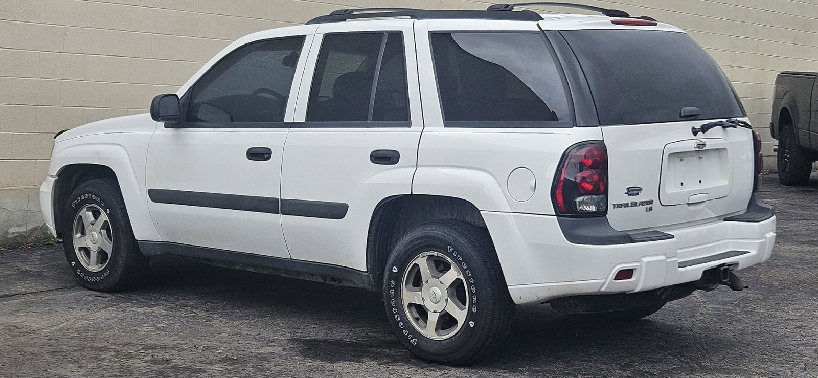Used 2005 Chevrolet TrailBlazer LS w/ LS Preferred Equipment Group AWD/4WD image 3