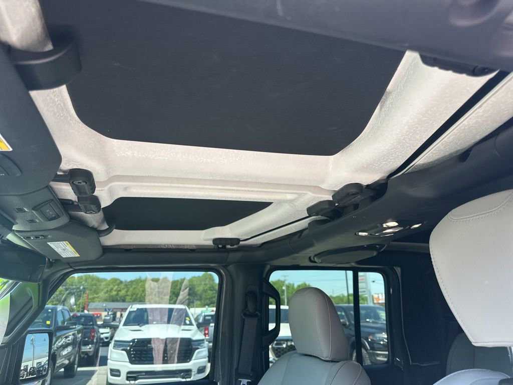 Used 2022 Jeep Gladiator Overland AWD/4WD image 26