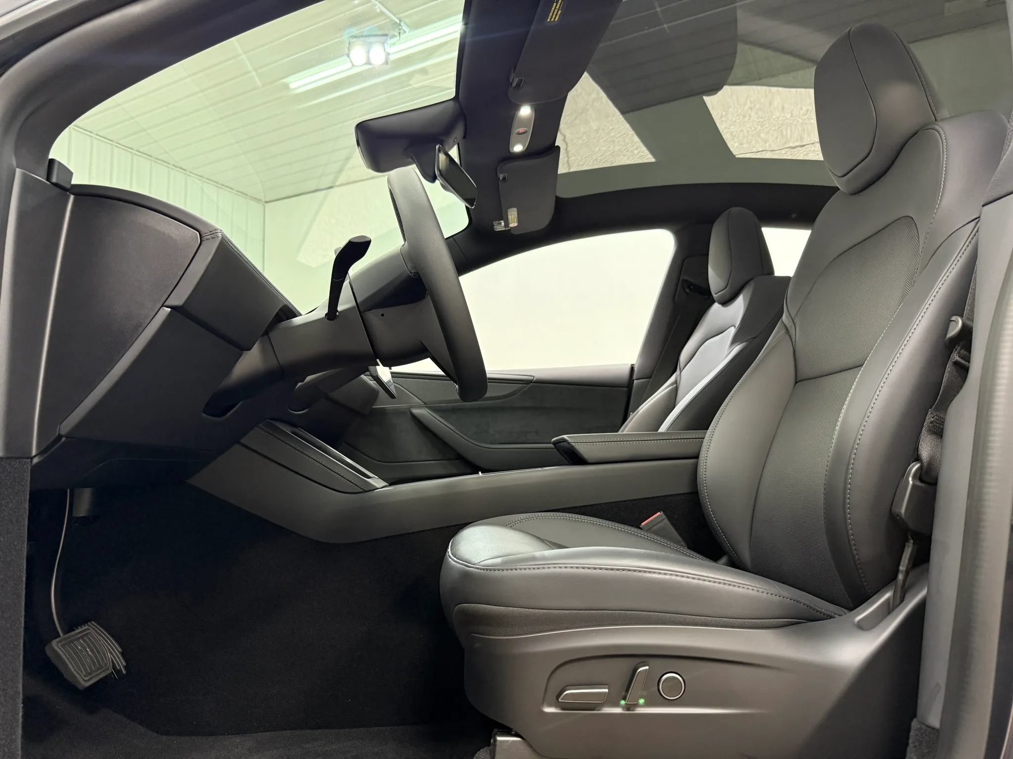 Used 2026 Tesla Model Y Long Range RWD image 16