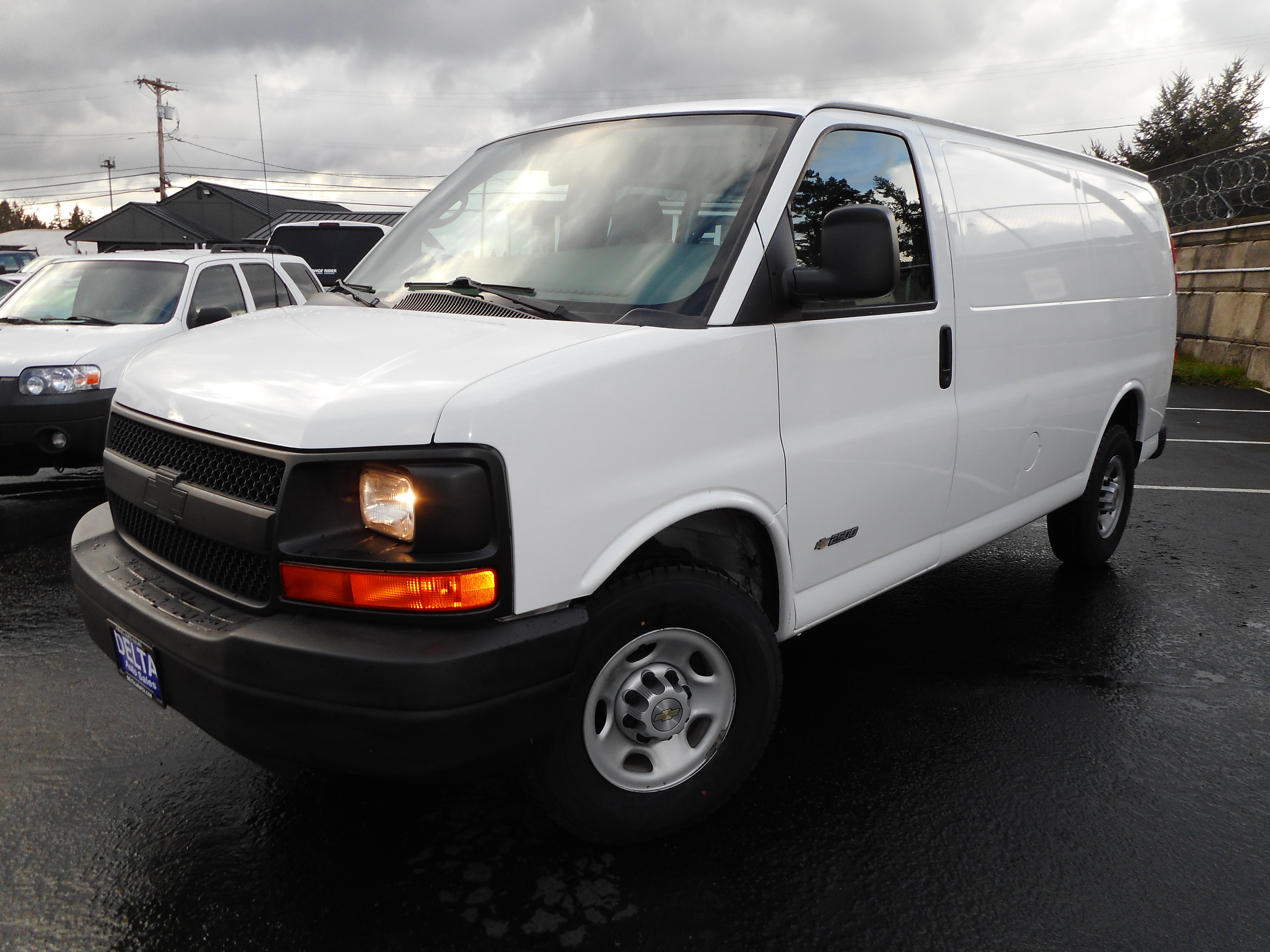 Used 2006 Chevrolet Express 2500 w/ Power and Light Package image 4