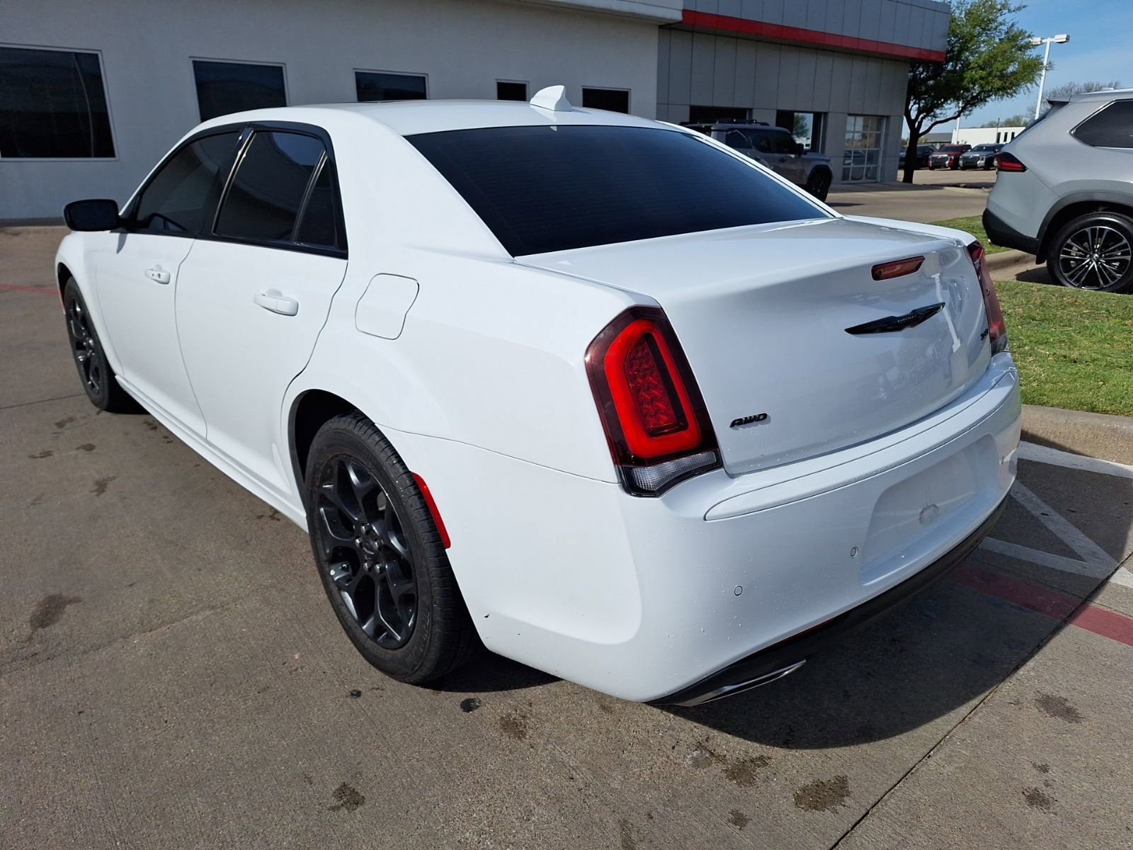 Used 2023 Chrysler 300 Touring L w/ Popular Equipment Group AWD/4WD image 4