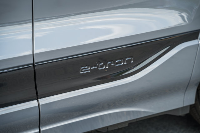 Used 2025 Audi Q6 e-tron Premium Plus w/ Premium Plus AWD/4WD image 18