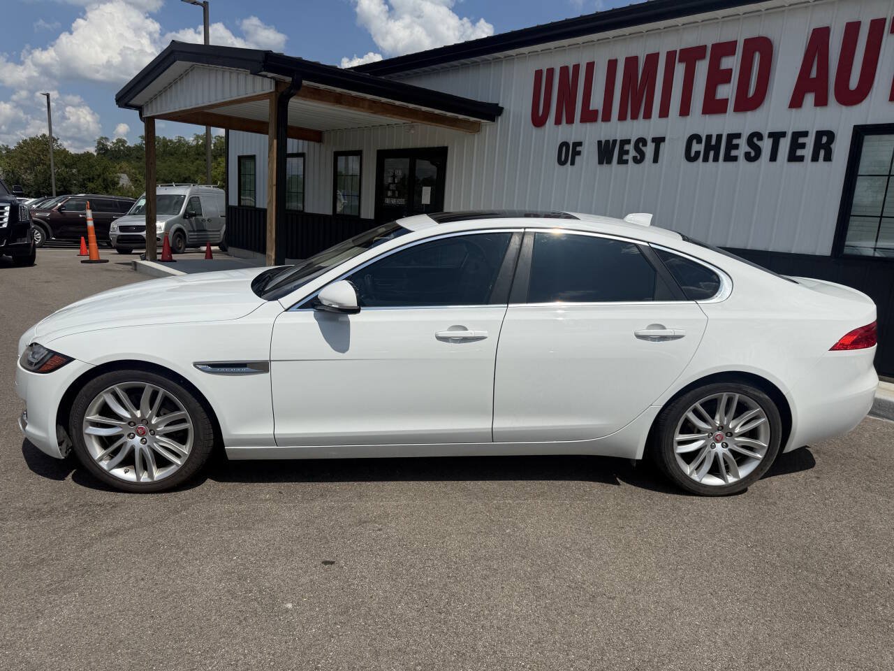 Used 2017 Jaguar XF Prestige AWD/4WD image 12