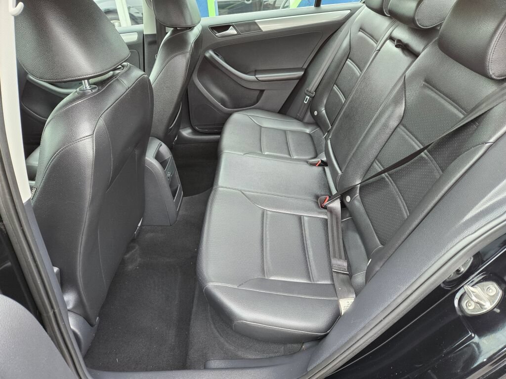 Used 2017 Volkswagen Jetta SE FWD image 12