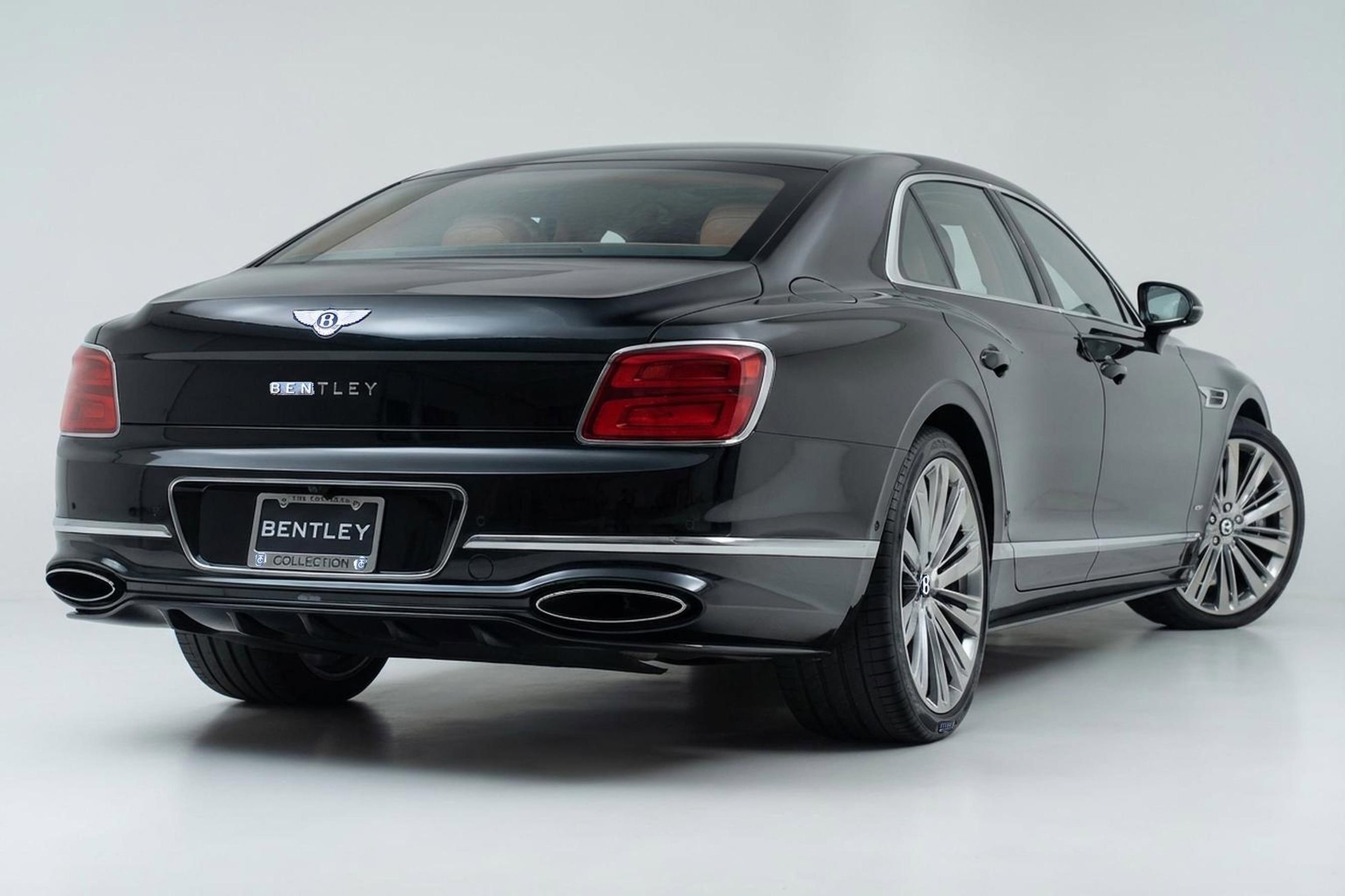 Used 2025 Bentley Flying Spur Plug-In Hybrid image 3