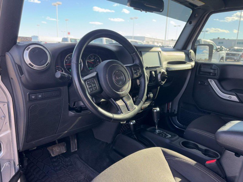Used 2017 Jeep Wrangler Unlimited Rubicon w/ Connectivity Group image 10