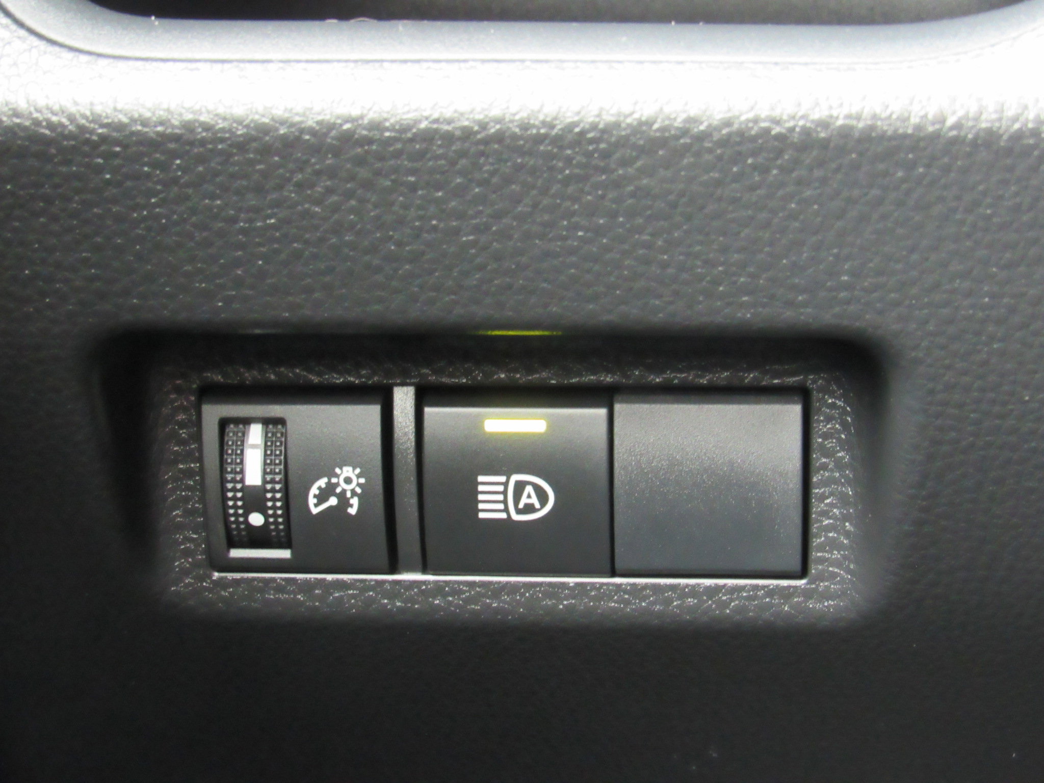 Used 2024 Toyota RAV4 SE image 15