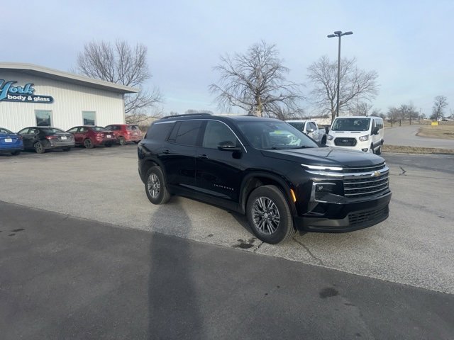 Used 2025 Chevrolet Traverse LT image 4