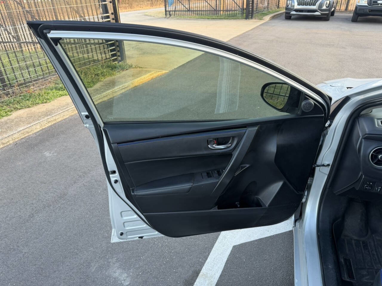 Used 2018 Toyota Corolla SE FWD image 21