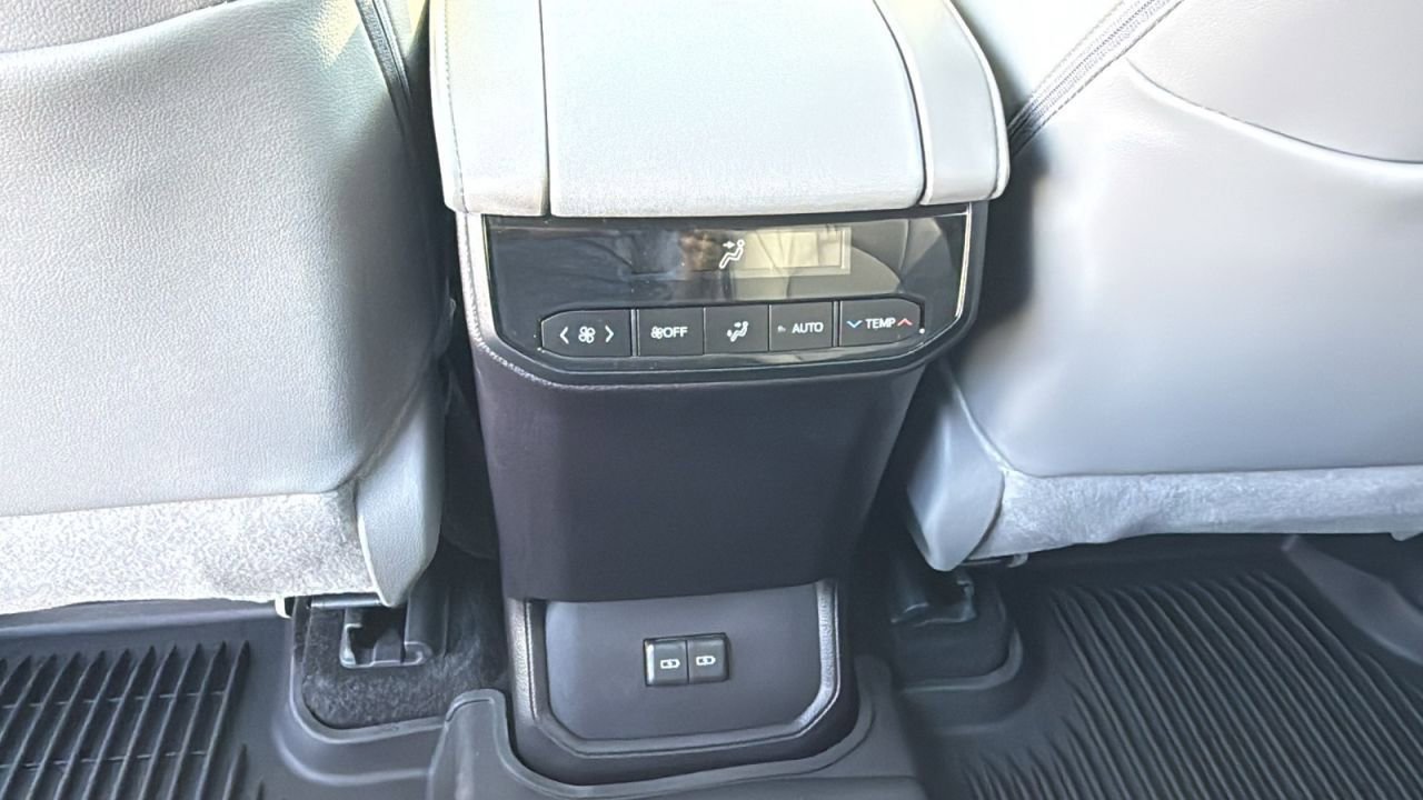 New 2025 Toyota Highlander XLE image 36