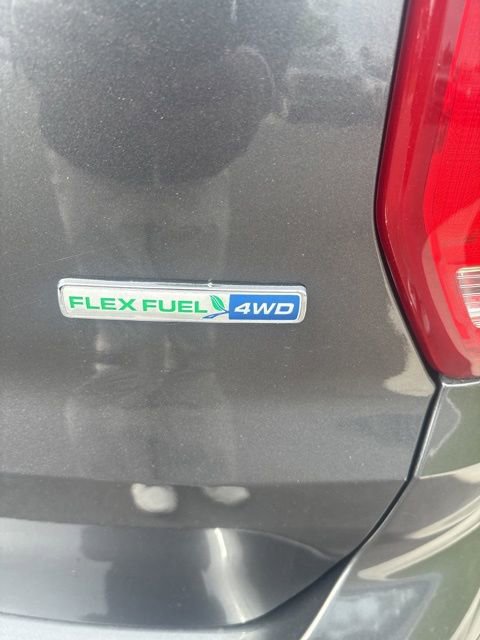 Used 2016 Ford Explorer XLT w/ Equipment Group 202A AWD/4WD image 17