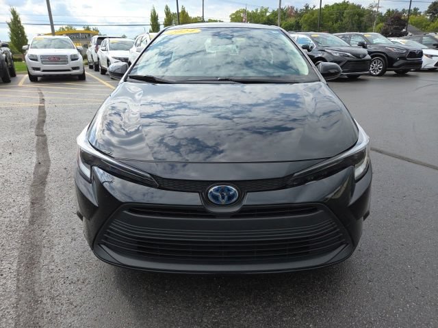 Used 2024 Toyota Corolla LE FWD image 2