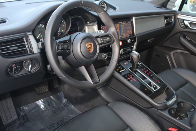 Certified 2026 Porsche Macan image 4