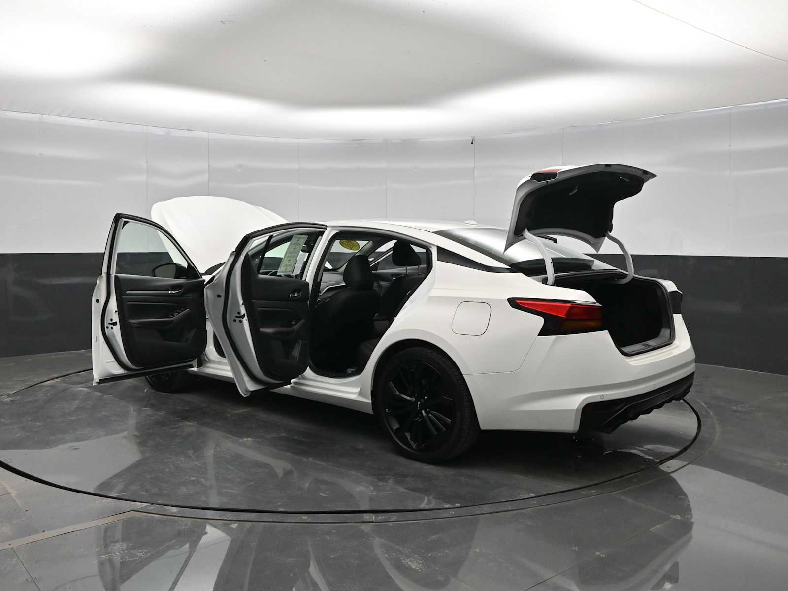 Used 2025 Nissan Altima 2.5 SR FWD image 48