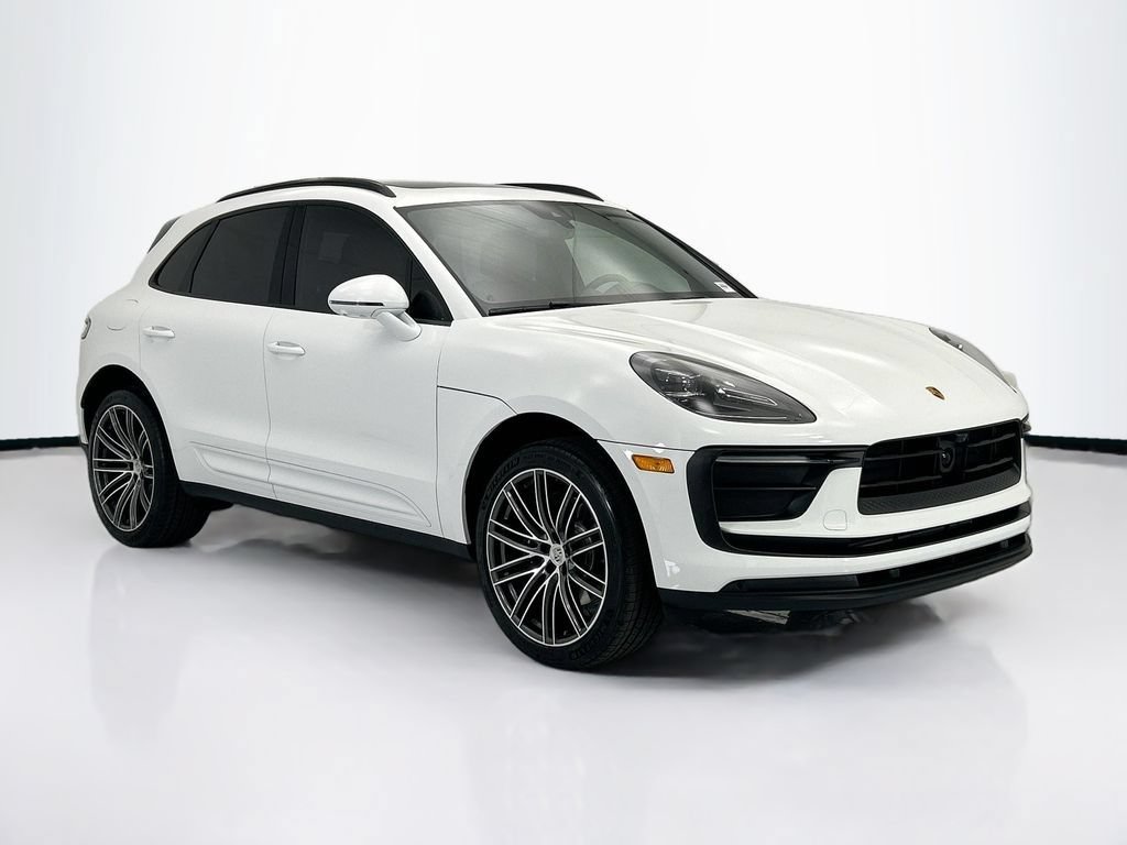 Used 2026 Porsche Macan AWD/4WD image 9