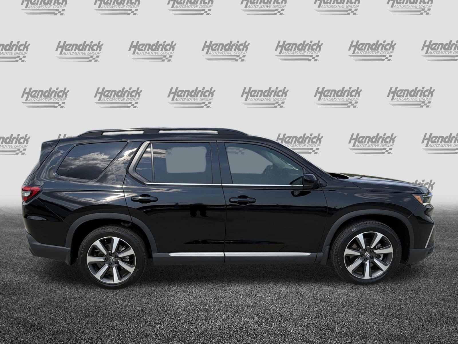 Used 2025 Honda Pilot Elite image 11