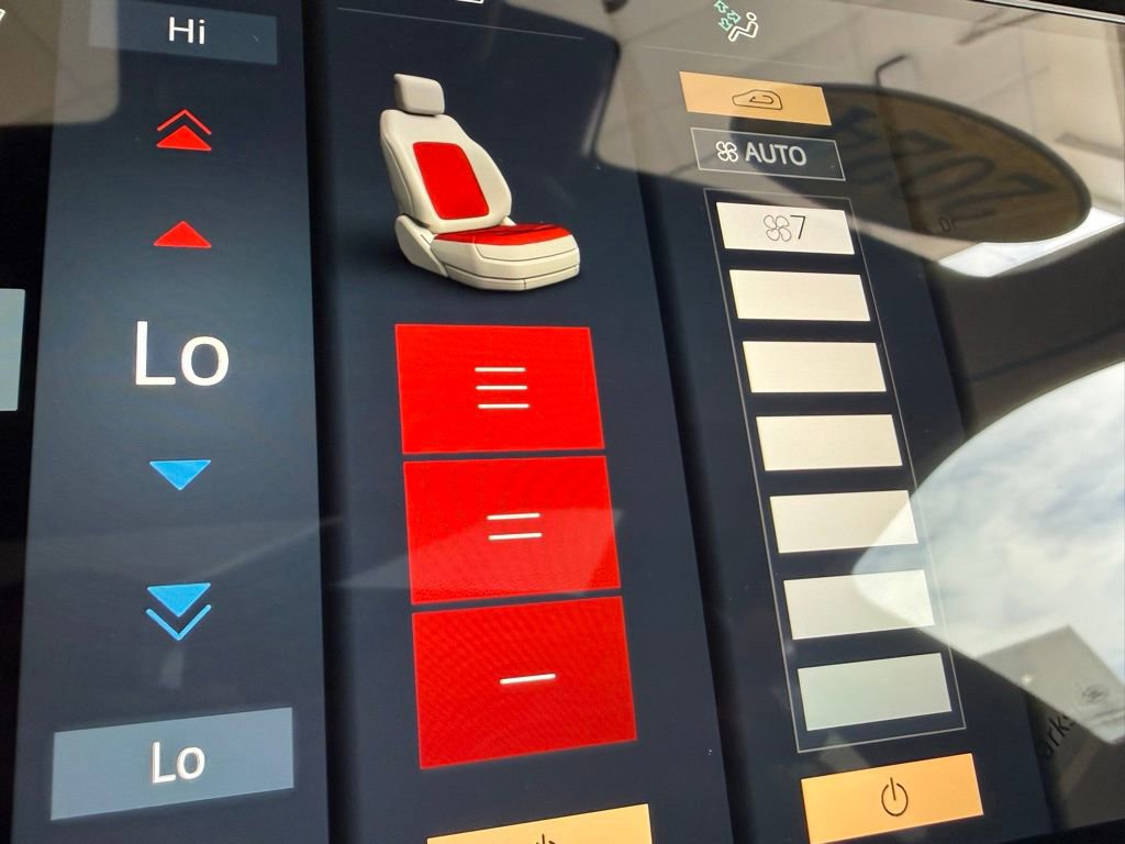 Used 2024 Land Rover Range Rover Evoque S image 11