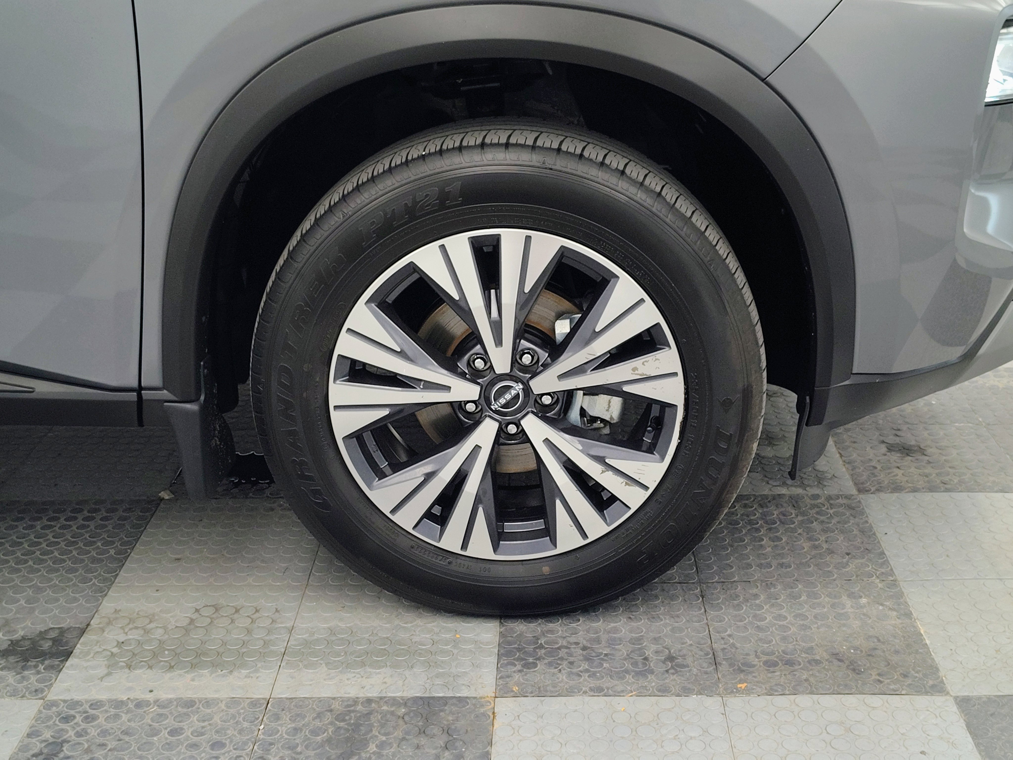Used 2023 Nissan Rogue SV AWD/4WD image 12