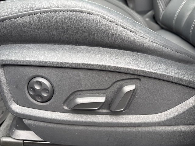 Used 2024 Audi Q5 e Premium Plus w/ Premium Plus Package image 11
