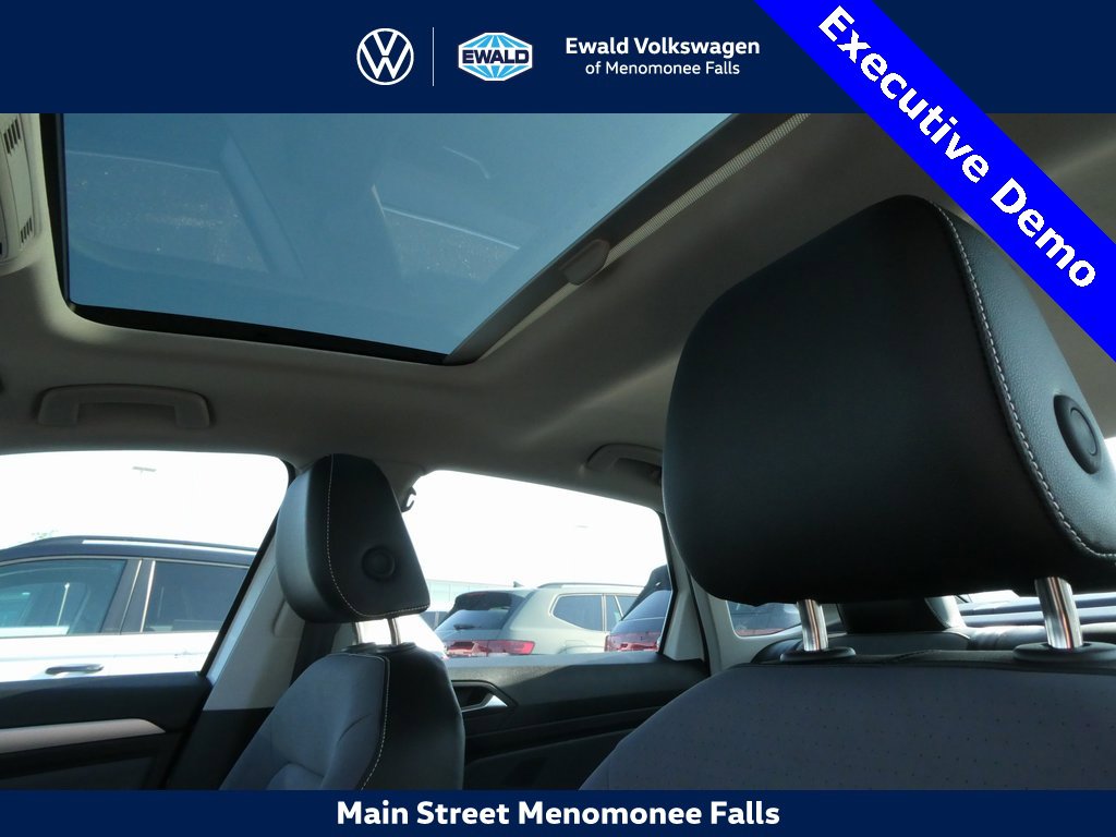 New 2025 Volkswagen Jetta SE image 32
