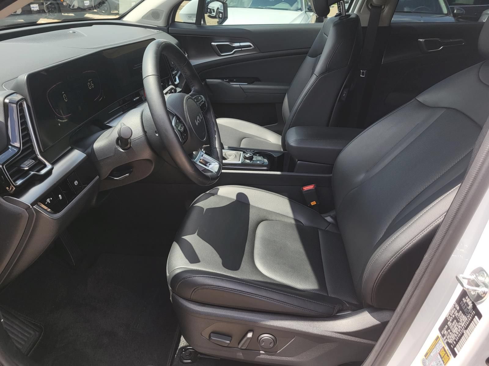 Used 2025 Kia Sportage EX FWD image 17