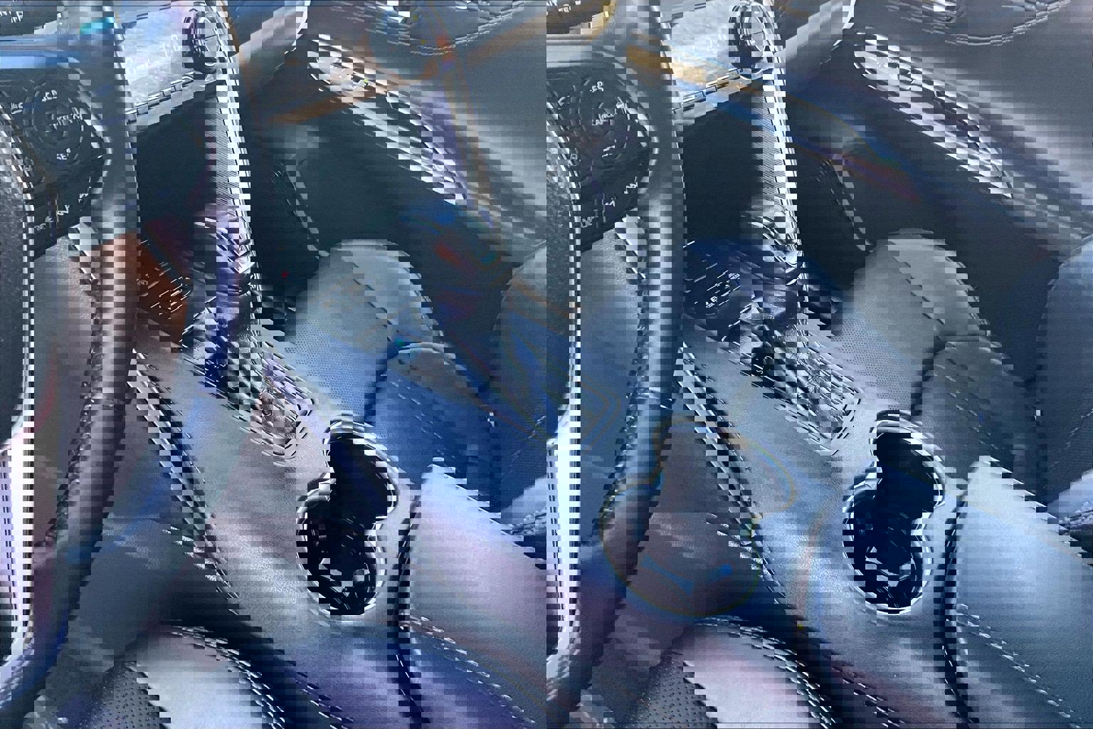 Used 2021 Toyota Venza XLE w/ Softex Package image 16