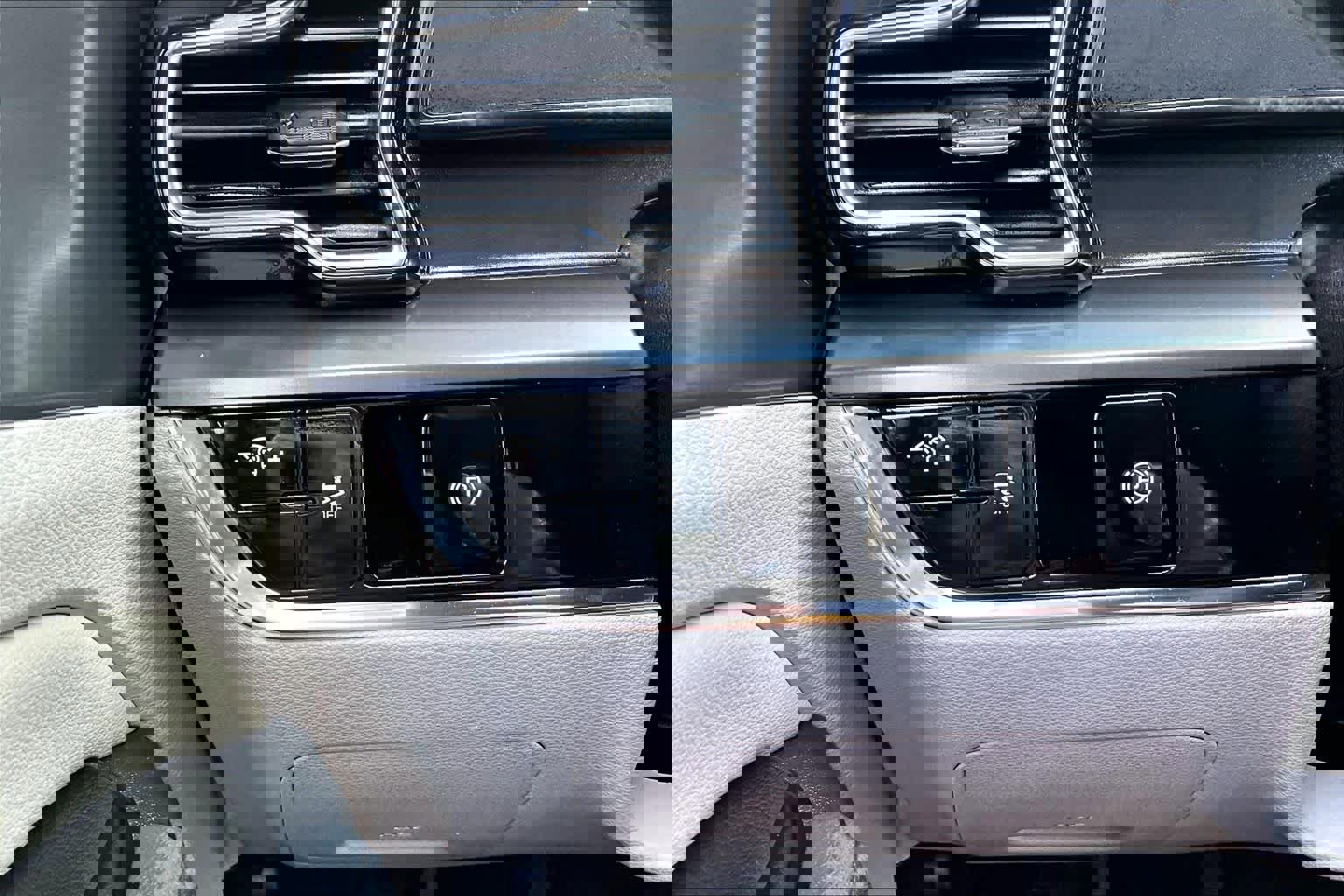 Used 2024 Kia Sportage EX image 32