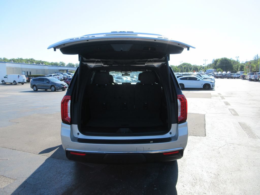 Certified 2022 GMC Yukon SLT w/ SLT Premium Package AWD/4WD image 8